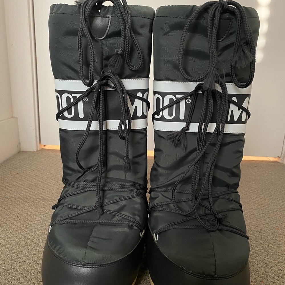 Moon Boots size 9-10.5